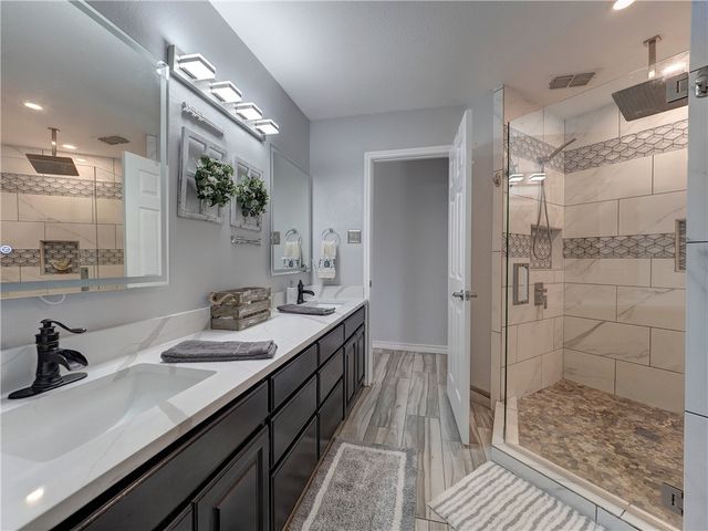 2306 Park Wood Dr, Portland, TX 78374