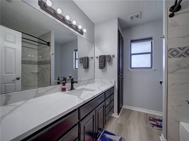 2306 Park Wood Dr, Portland, TX 78374