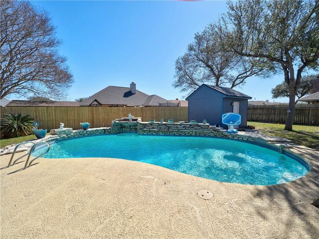 2306 Park Wood Dr, Portland, TX 78374