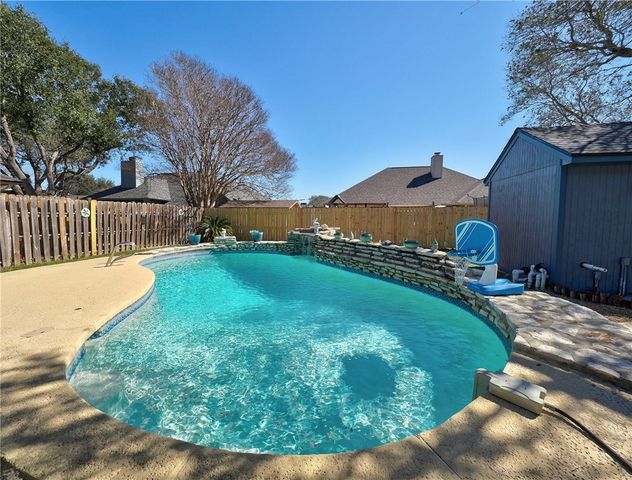 2306 Park Wood Dr, Portland, TX 78374