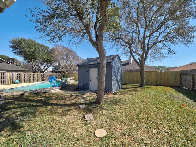 2306 Park Wood Dr, Portland, TX 78374