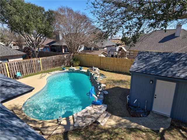 2306 Park Wood Dr, Portland, TX 78374