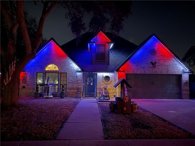 2306 Park Wood Dr, Portland, TX 78374