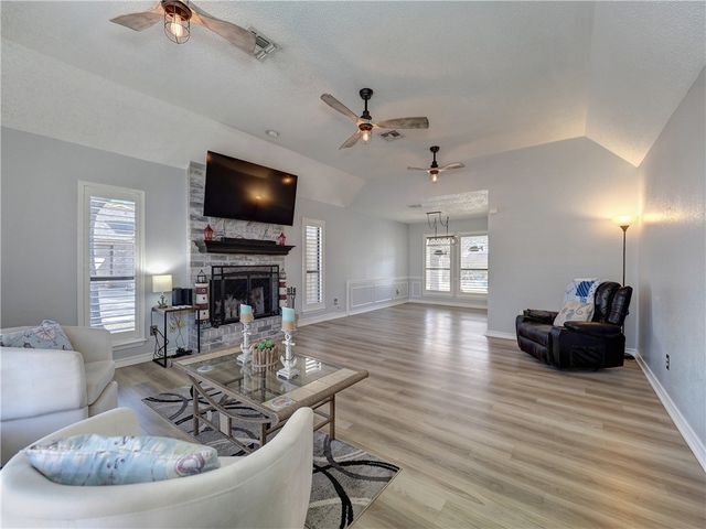 2306 Park Wood Dr, Portland, TX 78374