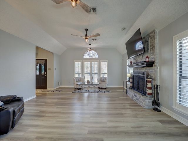 2306 Park Wood Dr, Portland, TX 78374