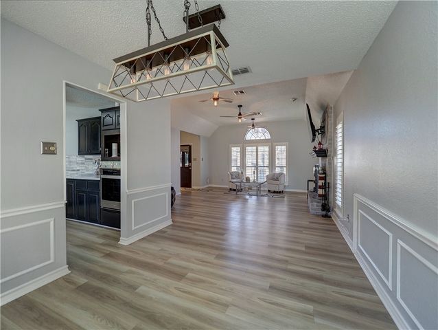 2306 Park Wood Dr, Portland, TX 78374