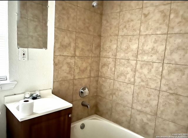 239 WAUGH, San Antonio, TX 78223