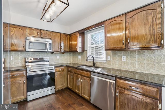 10293 LATNEY RD, Fairfax, VA 22032