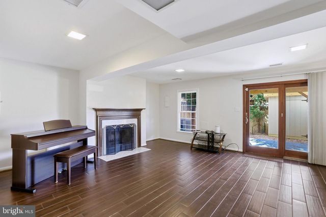 10293 LATNEY RD, Fairfax, VA 22032