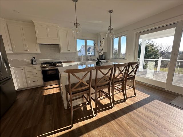 443 Wolcott Avenue 1, Middletown, RI 02842