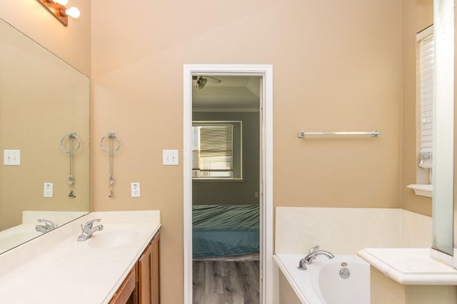 10303 Mills Run Drive, Houston, TX 77070