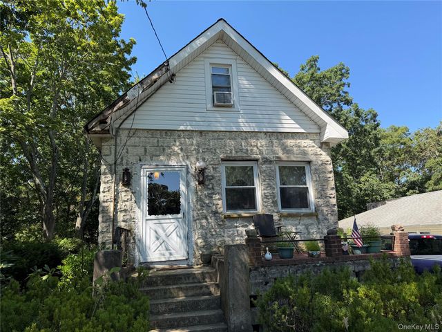 164 S Evergreen Drive, Selden, NY 11784