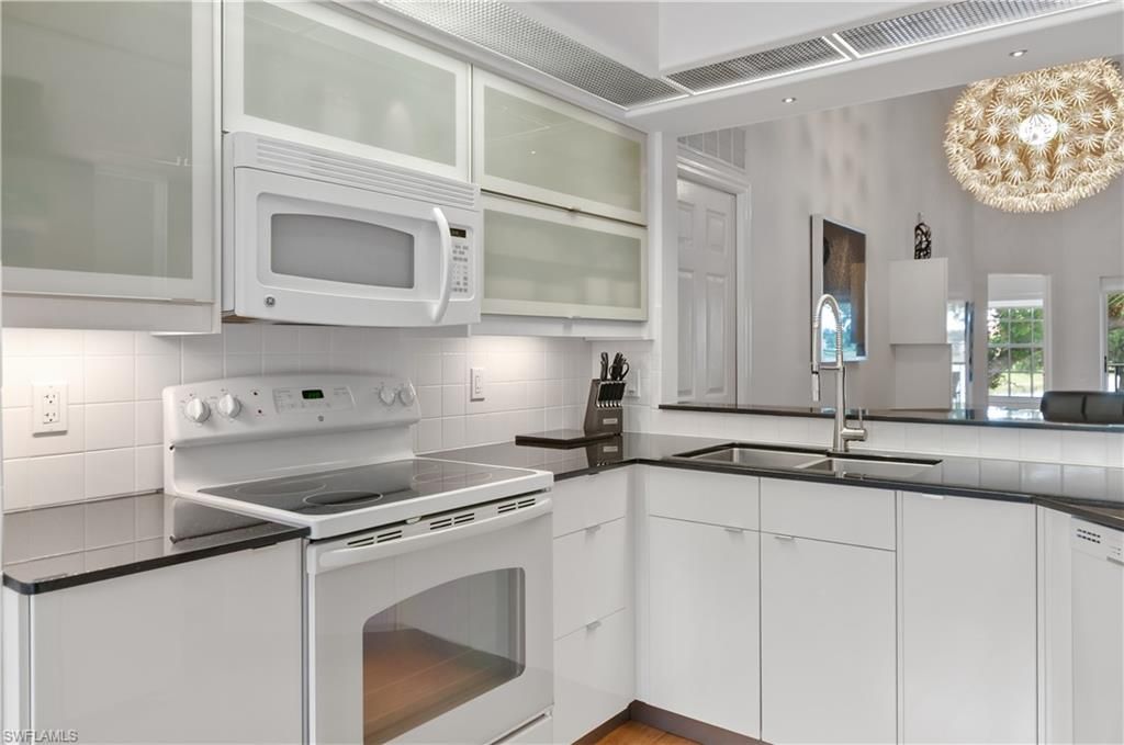 28072 Cavendish CT 2211, BONITA SPRINGS, FL 34135 — photo 3