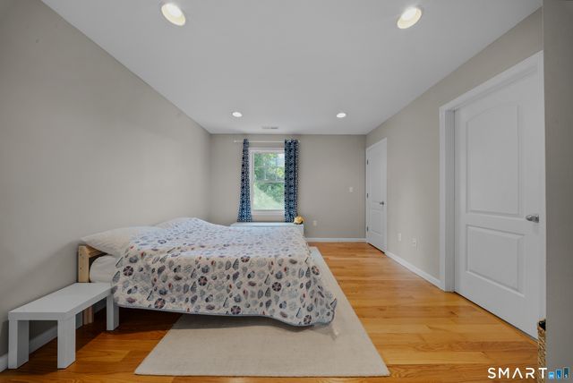 60 Hawthorne Street, West Haven, CT 06516