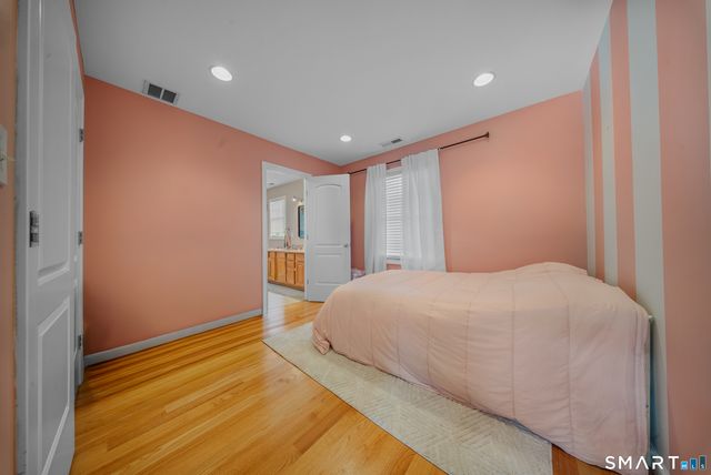 60 Hawthorne Street, West Haven, CT 06516