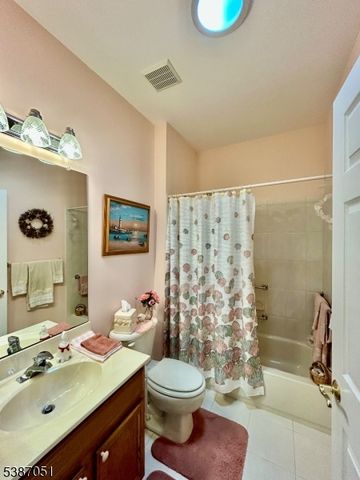 14 Gascony Cir, Manchester Twp., NJ 08759