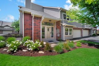 8008 Barrymore Drive, Darien, IL 60561