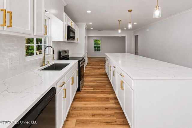 54 Woodridge Place, Jackson, MS 39211