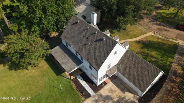54 Woodridge Place, Jackson, MS 39211