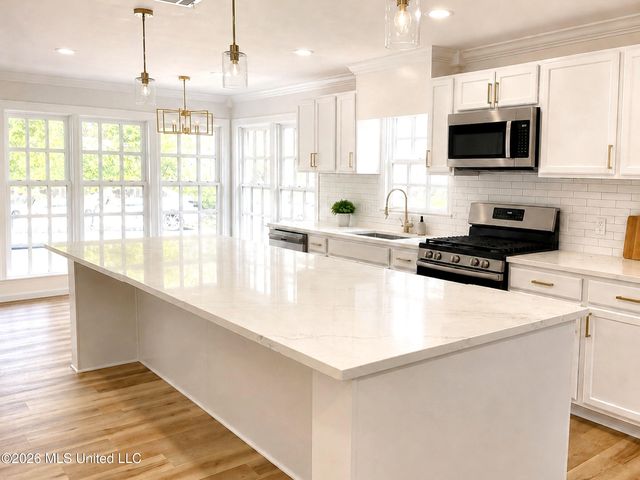 54 Woodridge Place, Jackson, MS 39211