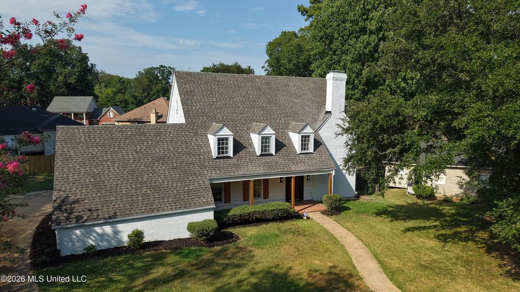 54 Woodridge Place, Jackson, MS 39211