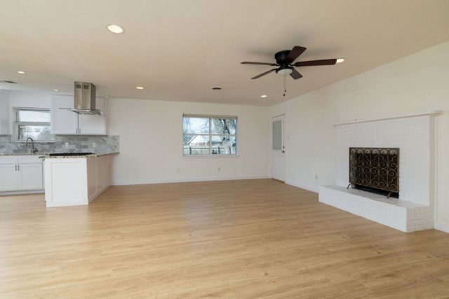 272 Palomino Drive, Saginaw, TX 76179