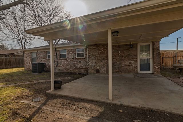 272 Palomino Drive, Saginaw, TX 76179