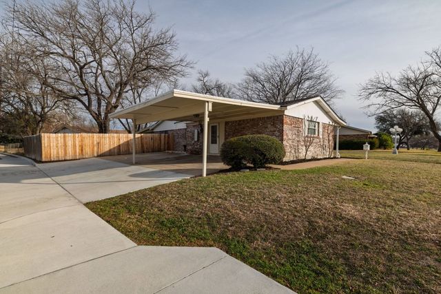 272 Palomino Drive, Saginaw, TX 76179