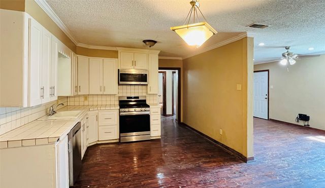 1215 S Vaden Street, Sherman, TX 75090
