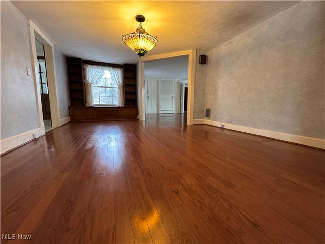 5084 Chillicothe Road, Chagrin Falls, OH 44022