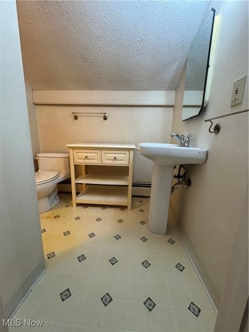 5084 Chillicothe Road, Chagrin Falls, OH 44022