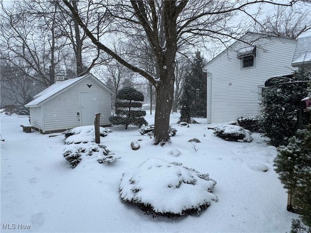 5084 Chillicothe Road, Chagrin Falls, OH 44022