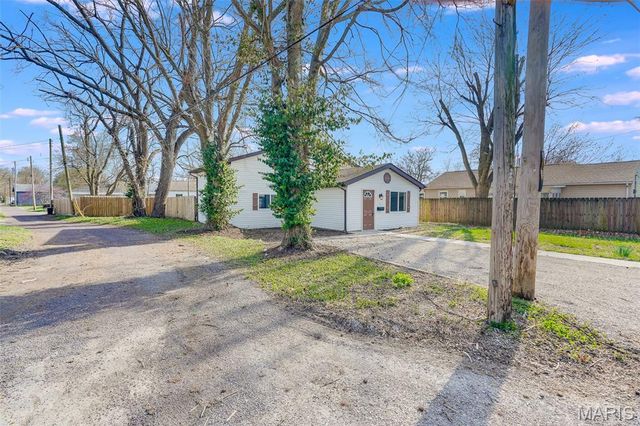 110 S 32nd Street, Belleville, IL 62226