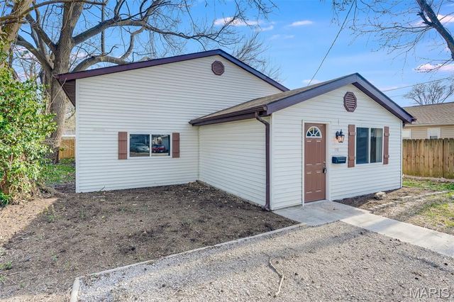 110 S 32nd Street, Belleville, IL 62226