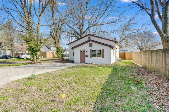 110 S 32nd Street, Belleville, IL 62226