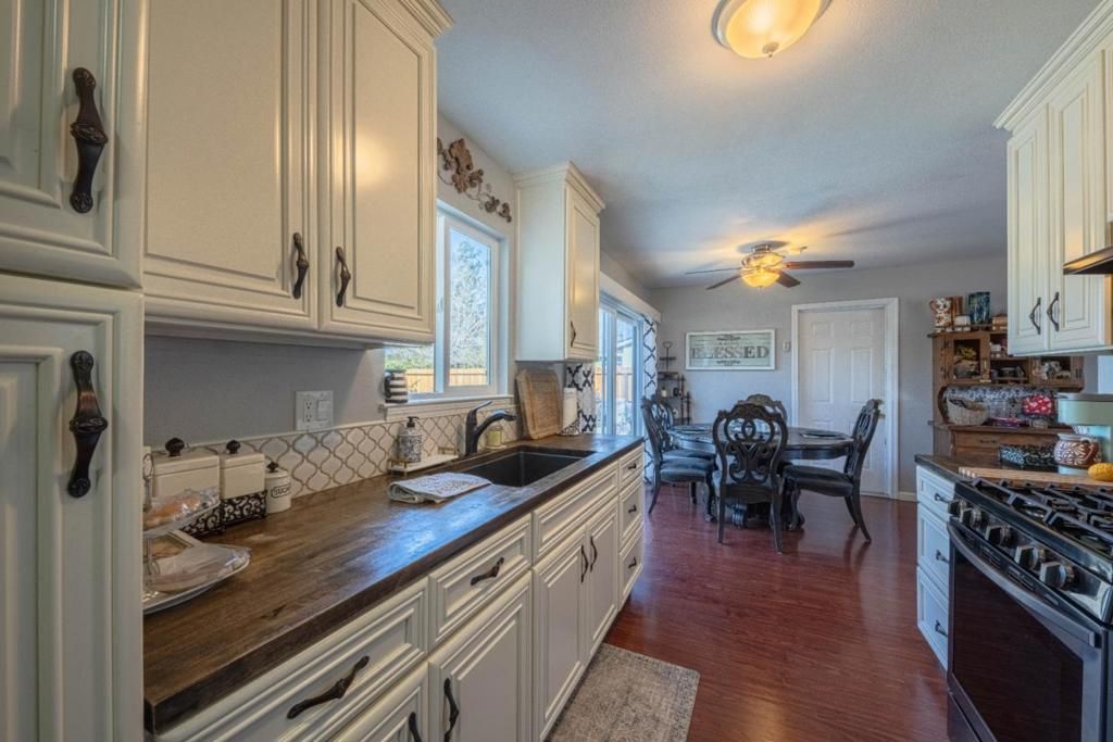 Image 10 of property listing at 530 El Camino Paraiso, Hollister, CA 95023