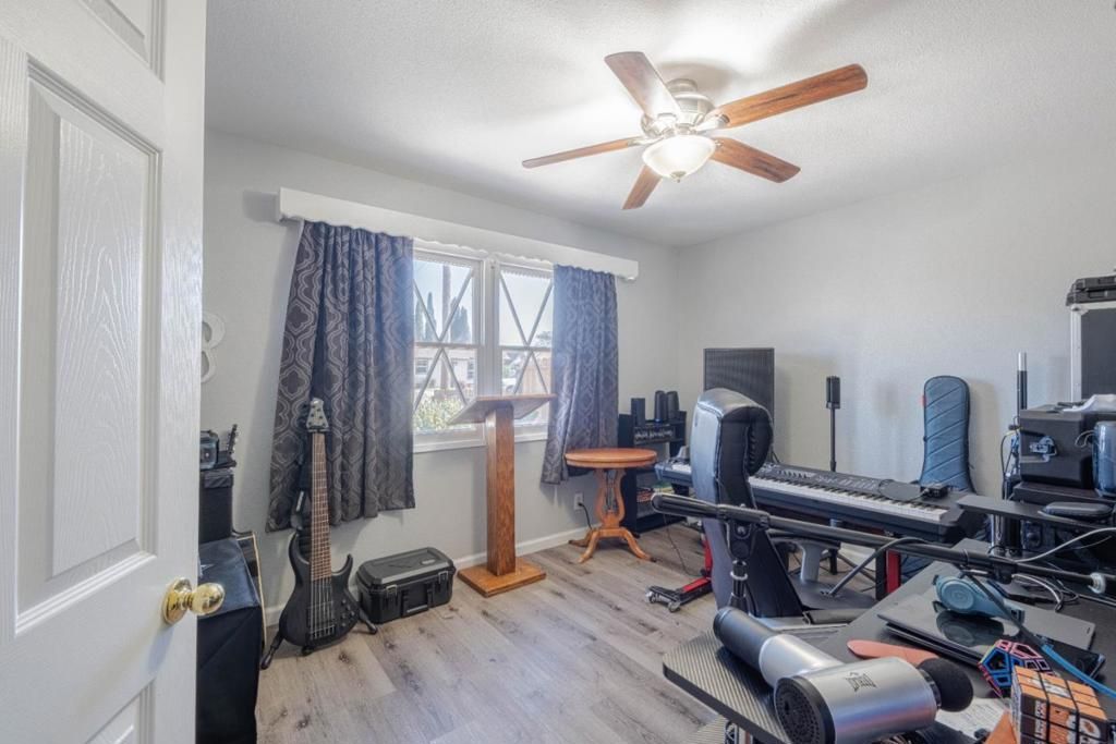 Image 11 of property listing at 530 El Camino Paraiso, Hollister, CA 95023