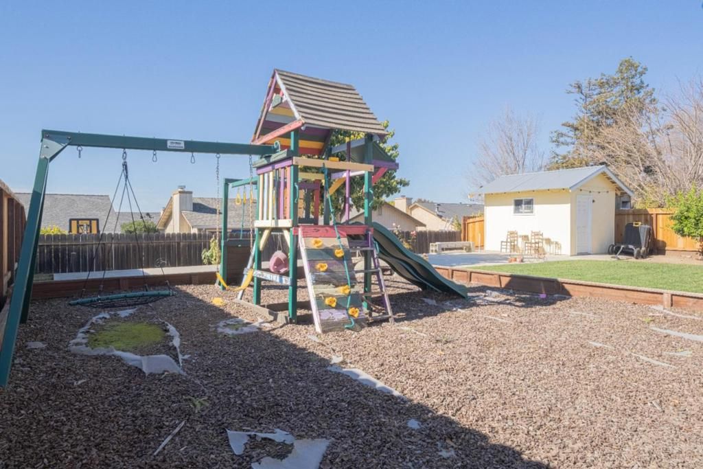 Image 17 of property listing at 530 El Camino Paraiso, Hollister, CA 95023