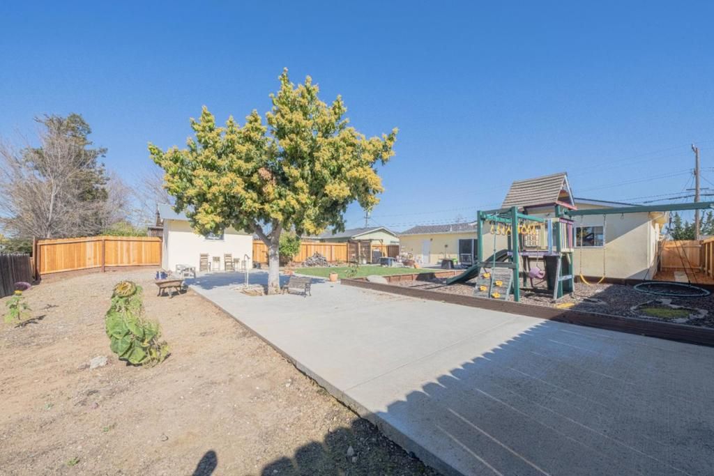 Image 19 of property listing at 530 El Camino Paraiso, Hollister, CA 95023