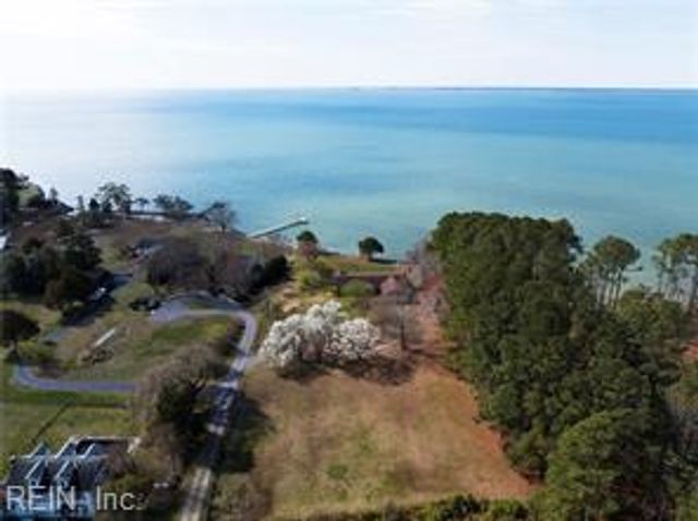 954 Bar Neck RD, Port Haywood, VA 23138