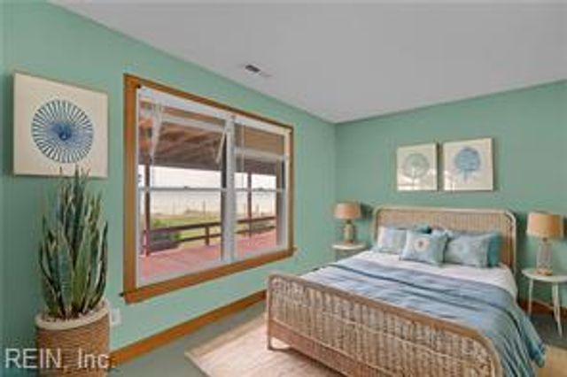 954 Bar Neck RD, Port Haywood, VA 23138