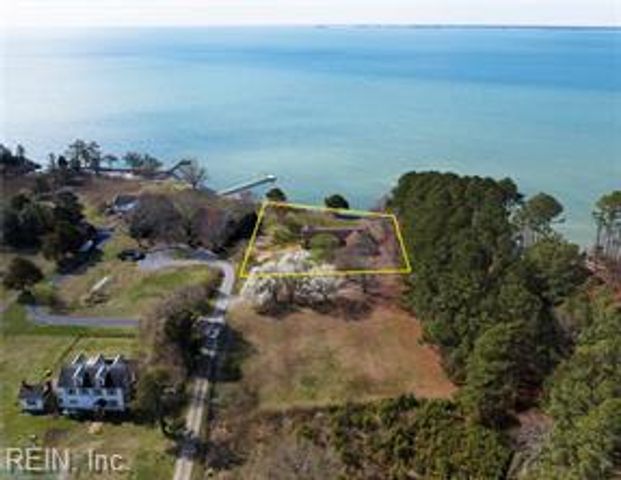 954 Bar Neck RD, Port Haywood, VA 23138