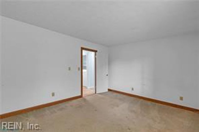 954 Bar Neck RD, Port Haywood, VA 23138