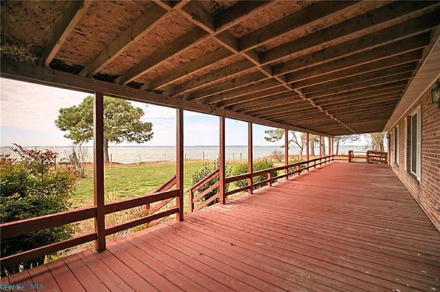 954 Bar Neck RD, Port Haywood, VA 23138