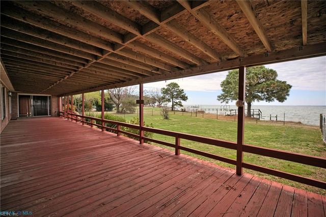 954 Bar Neck RD, Port Haywood, VA 23138