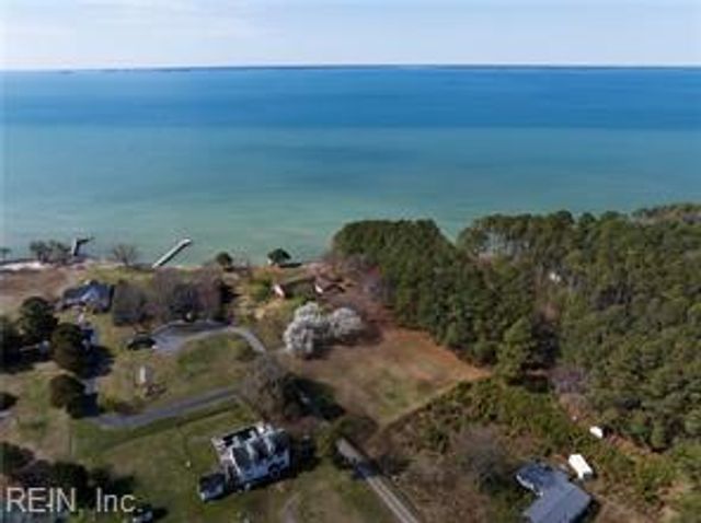 954 Bar Neck RD, Port Haywood, VA 23138