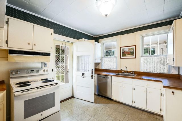 1067 Sandwich Road, Sagamore, MA 02561