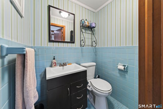215 West Pond Rd Extension, North Branford, CT 06471