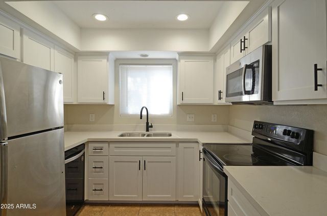 2315 W UNION HILLS Drive 108, Phoenix, AZ 85027