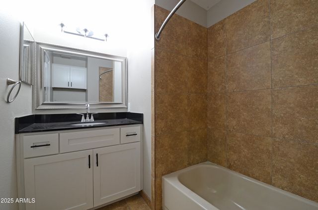 2315 W UNION HILLS Drive 108, Phoenix, AZ 85027